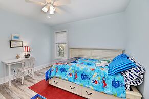 Beach Bliss: 4br Beach Access Kayak Wi-fi 4 Bedroom Home by RedAwning