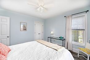 Beach Bliss: 4br Beach Access Kayak Wi-fi 4 Bedroom Home by RedAwning