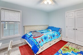 Beach Bliss: 4br Beach Access Kayak Wi-fi 4 Bedroom Home by RedAwning