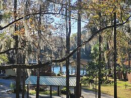 Dunnellon Dreams 3 Bedroom Home by RedAwning