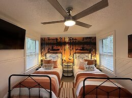 Dunnellon Dreams 3 Bedroom Home by RedAwning