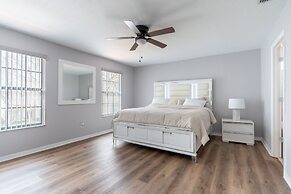 Poolside Serenity Near Disney World 4 Bedroom Home by RedAwning