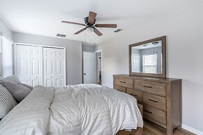 Poolside Serenity Near Disney World 4 Bedroom Home by RedAwning