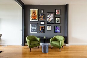 Best Views In Nashville / Massive Rooms 4 Bedroom Home by RedAwning