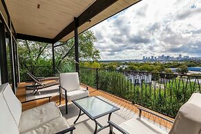 Best Views In Nashville / Massive Rooms 4 Bedroom Home by RedAwning