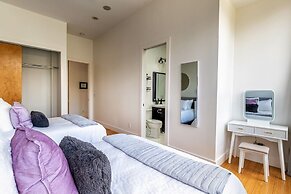 Best Views In Nashville / Massive Rooms 4 Bedroom Home by RedAwning