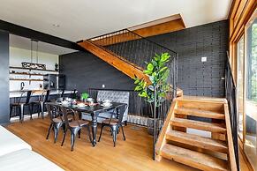 Best Views In Nashville / Massive Rooms 4 Bedroom Home by RedAwning