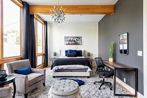 Best Views In Nashville / Massive Rooms 4 Bedroom Home by RedAwning