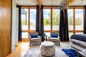 Best Views In Nashville / Massive Rooms 4 Bedroom Home by RedAwning