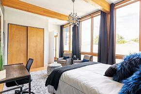 Best Views In Nashville / Massive Rooms 4 Bedroom Home by RedAwning