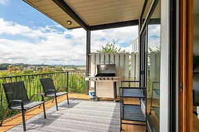 Best Views In Nashville / Massive Rooms 4 Bedroom Home by RedAwning