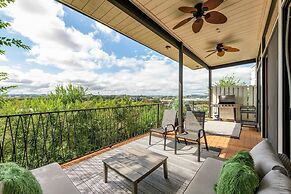 Best Views In Nashville / Massive Rooms 4 Bedroom Home by RedAwning