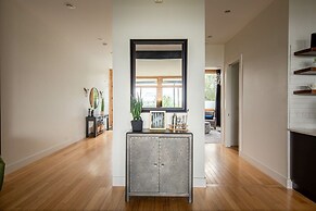 Best Views In Nashville / Massive Rooms 4 Bedroom Home by RedAwning