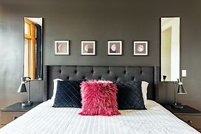 Best Views In Nashville / Massive Rooms 4 Bedroom Home by RedAwning