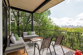 Best Views In Nashville / Massive Rooms 4 Bedroom Home by RedAwning