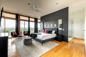 Best Views In Nashville / Massive Rooms 4 Bedroom Home by RedAwning