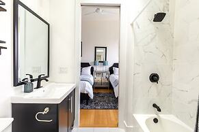 Best Views In Nashville / Massive Rooms 4 Bedroom Home by RedAwning