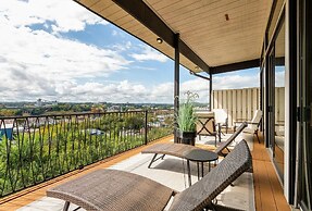 Best Views In Nashville / Massive Rooms 4 Bedroom Home by RedAwning
