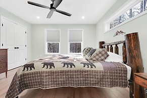 Unwind At Our Beautiful Sanctuary Scenic Views 3 Bedroom Home by RedAw