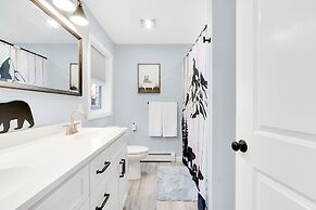 Unwind At Our Beautiful Sanctuary Scenic Views 3 Bedroom Home by RedAw