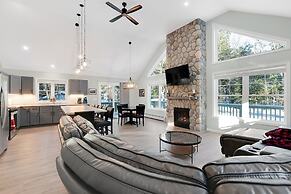 Unwind At Our Beautiful Sanctuary Scenic Views 3 Bedroom Home by RedAw