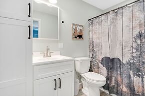 Unwind At Our Beautiful Sanctuary Scenic Views 3 Bedroom Home by RedAw