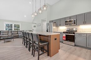 Unwind At Our Beautiful Sanctuary Scenic Views 3 Bedroom Home by RedAw