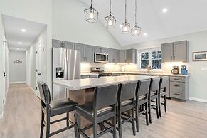 Unwind At Our Beautiful Sanctuary Scenic Views 3 Bedroom Home by RedAw