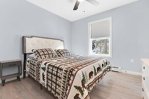 Unwind At Our Beautiful Sanctuary Scenic Views 3 Bedroom Home by RedAw
