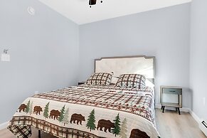 Unwind At Our Beautiful Sanctuary Scenic Views 3 Bedroom Home by RedAw