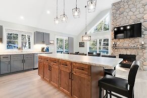 Unwind At Our Beautiful Sanctuary Scenic Views 3 Bedroom Home by RedAw