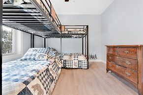 Unwind At Our Beautiful Sanctuary Scenic Views 3 Bedroom Home by RedAw