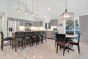Unwind At Our Beautiful Sanctuary Scenic Views 3 Bedroom Home by RedAw