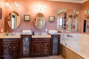 Chic Renovated Oasis: Disney & Universal Nearby 4 Bedroom Home by RedA