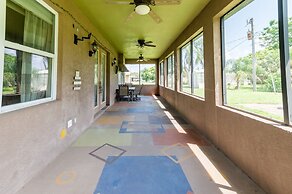 Chic Renovated Oasis: Disney & Universal Nearby 4 Bedroom Home by RedA