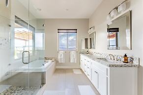 Vista Grande 4 Bedroom Home by RedAwning