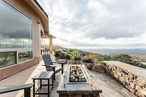 Vista Grande 4 Bedroom Home by RedAwning