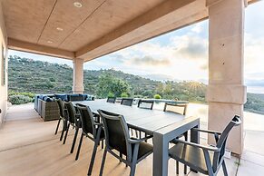 Vista Grande 4 Bedroom Home by RedAwning