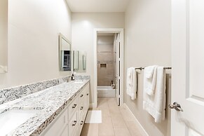 Vista Grande 4 Bedroom Home by RedAwning
