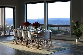 Vista Grande 4 Bedroom Home by RedAwning