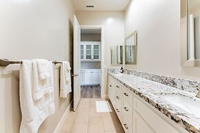 Vista Grande 4 Bedroom Home by RedAwning