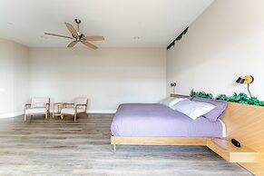 Vista Grande 4 Bedroom Home by RedAwning