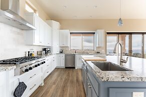 Vista Grande 4 Bedroom Home by RedAwning