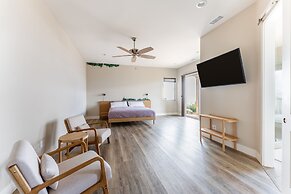 Vista Grande 4 Bedroom Home by RedAwning