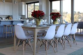 Vista Grande 4 Bedroom Home by RedAwning