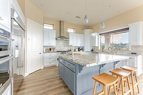 Vista Grande 4 Bedroom Home by RedAwning