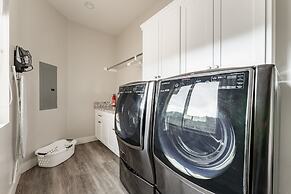 Vista Grande 4 Bedroom Home by RedAwning