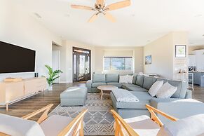 Vista Grande 4 Bedroom Home by RedAwning