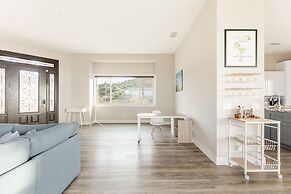 Vista Grande 4 Bedroom Home by RedAwning