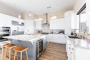 Vista Grande 4 Bedroom Home by RedAwning